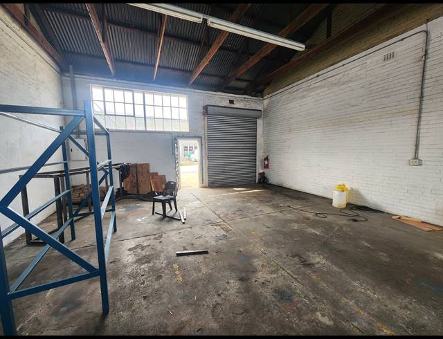 95M² WAREHOUSE TO LET IN WADEVILLE
